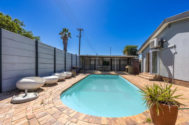 3 Bedroom Property for Sale in Peerless Park North Western Cape